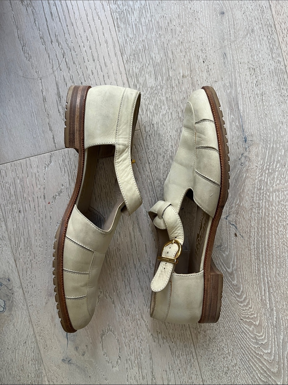 Ferragamo Vintage Beige Nubuck Leather T Strap Closed Toe Sandals 7.5 - Picture 6 of 8